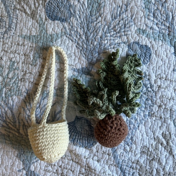 Car mirror plant decor - Picture 2 of 4